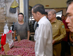 Kunjungi Pasar di Pontianak, Jokowi Pamit