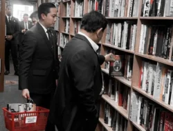 Disela Kunjungan Kerja AS, Prabowo Sempatkan Waktu Mampir ke Toko Buku