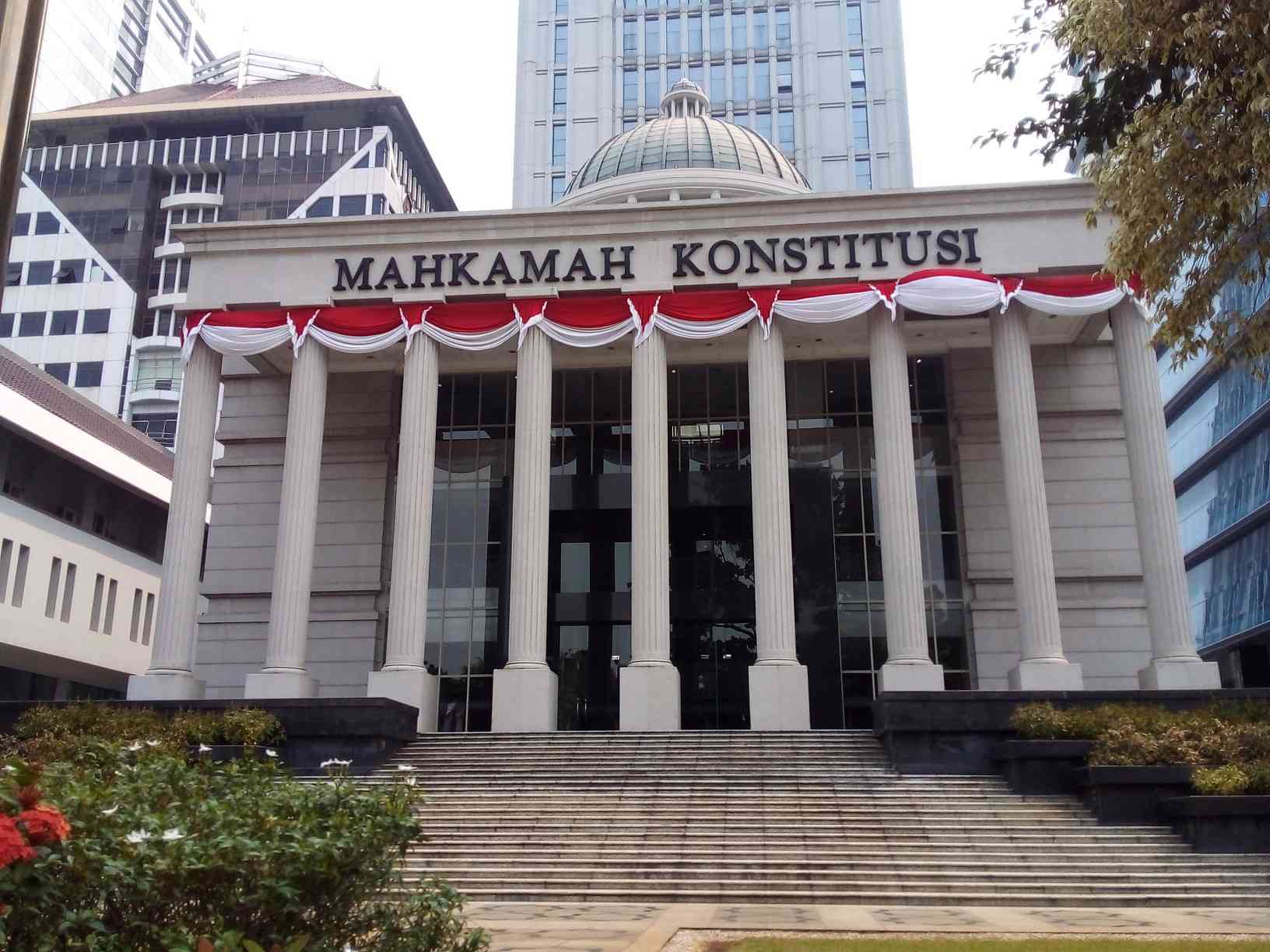 MK Tetapkan Pendidikan Gratis untuk Sekolah Negeri dan Swasta
