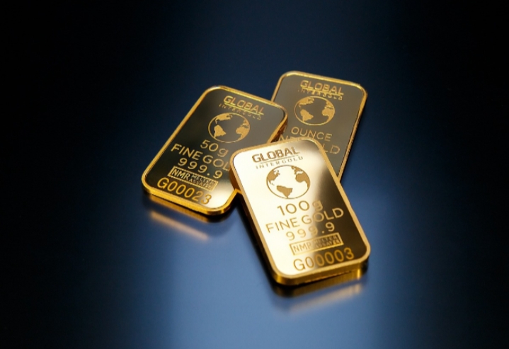 Harga Emas Dunia Menguat Dekati $4.000, Dolar AS Melemah