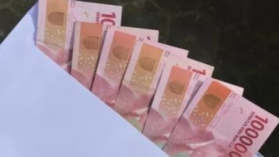 Rupiah Melemah Terhadap Dolar AS Pagi Ini, IHSG Hari Ini Koreksi Tajam