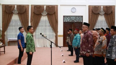 Wali-Kota-Pontianak-Edi-Rusdi-Kamtono-kukuhkan-pengurus-FPK-kecamatan-periode-2025-2029-2048x1365