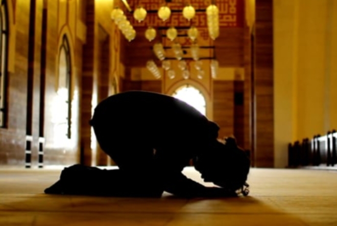 Keutamaan Sholat Tepat Waktu: Bukti Cinta dan Kepatuhan Sejati