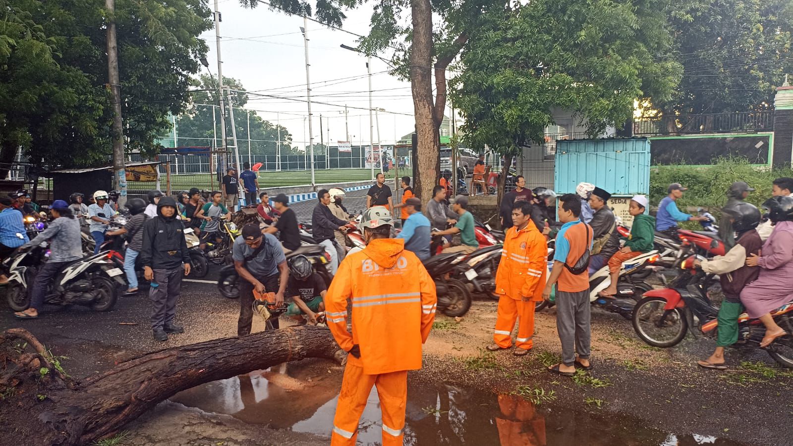 Rangkuman BNPB: Banjir dan Angin Kencang Landa Jawa